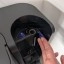 Dyson Spot+Scrub AI - basisstation met zeepreservoir open
