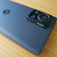 Het camera-eiland van de Motorola Edge 30 Ultra steekt flink uit