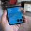Motorola Razr 50 Ultra met widget op het externe scherm
