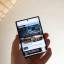 Samsung Fold8 dichtgeklapt in de hand