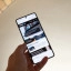 Samsung Galaxy Flip8 opengeklapt in de hand