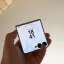 Samsung Galaxy Flip8 dichtgeklapt in de hand