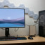 MSI MPG 272URX - als je de kabelmanagement opening links laat liggen, is dit het maximum