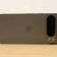 Google Pixel 9 Pro achterkant na een jaar gebruik (voornamelijk met hoesje)