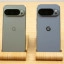 Google Pixel 10 Pro (rechts) naast de Pixel 9 Pro