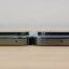 Google Pixel 10 Pro (rechts) naast Pixel 9 Pro: het simkaartslot zit nu bovenin
