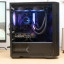 FlowUp x Powered by MSI De Ik hoor je Gaming PC - Don Kaaklijn - zijaanzicht zonder venster