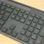 Logitech Signature Slim Solar+ K980 - videovergadertoetsen boven numeriek deel