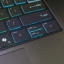 MSI Stealth 16 AI+ (B3W) toetsenbord detail: kleine cursortoetsen