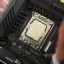 PC bouwen: vastzetten van backplate en frame voor processorkoeler
