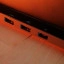 Aansluitingen achterop een laptop zie je niet heel vaak, vaker bij gaming laptops. De hier aanwezige poorten zijn wel bijzondere keuzes van Lenovo.
