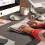 Het Logitech MX Mechanical mechanisch toetsenbord voor Mac samen met de MX Master 3S voor Mac