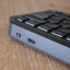 Logitech MX Keys Mini aan-uitknop en USB-C-aansluiting