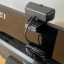 Aan de achterzijde zit een usb-poort speciaal voor het aansluiten van de webcam.