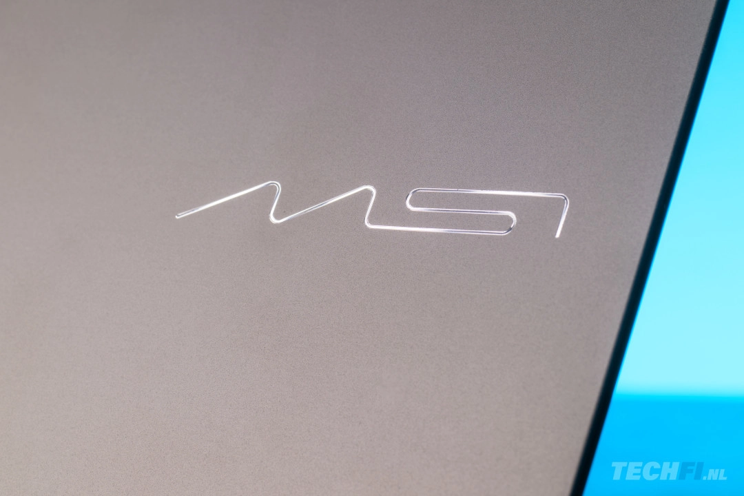 MSI Prestige 16 AI+ (2026) logo bovenklep close-up