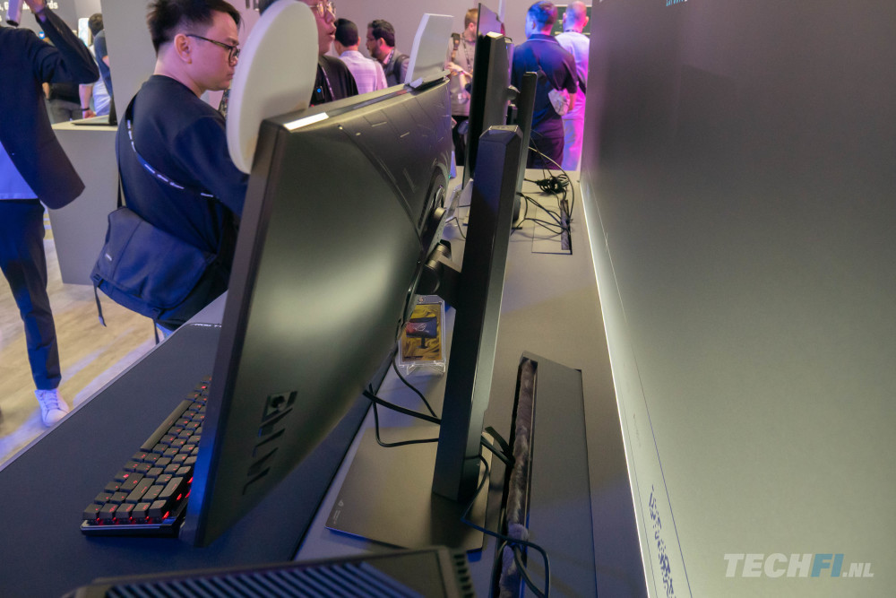 ROG Strix Ace XG248QSG (zijkant)