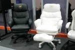 Deze  gaming stoel combineert een bureaustoel met een fauteuil 