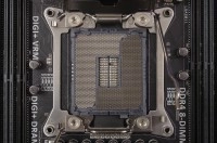 Intel socket LGA 2011 (Wikimedia)