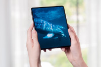 De Samsung Galaxy Z Fold 3 kan je openslaan als een boek.