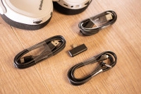 Kabels en USB-C dongle van de SteelSeries Arctis 7P+