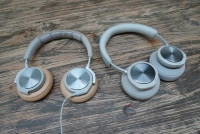 B&O Beoplay Portal naast Beoplay H4
