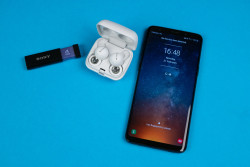 Sony LinkBuds in oplaadcase formaat impressie