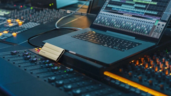 Samsung Portable SSD T7 Shield
