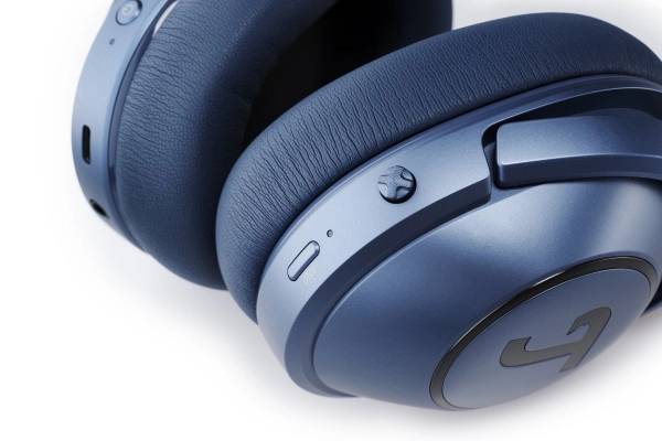 De Teufel Real Blue NC heeft actieve ruisonderdrukking en dus een extra knopje.