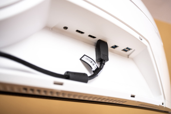 Samsung Odyssey Neo G9 aansluitingen