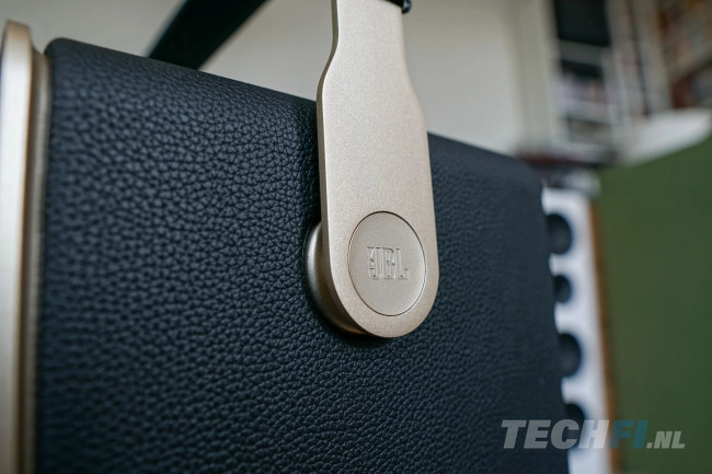 JBL Authentics 300