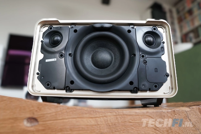 JBL Authentics 300