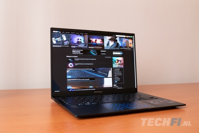 De 2024 editie van de Zenbook 14 OLED draait op een Intel Core Ultra processor, en dat levert een uitstekende balans tussen prestaties en accuduur op.