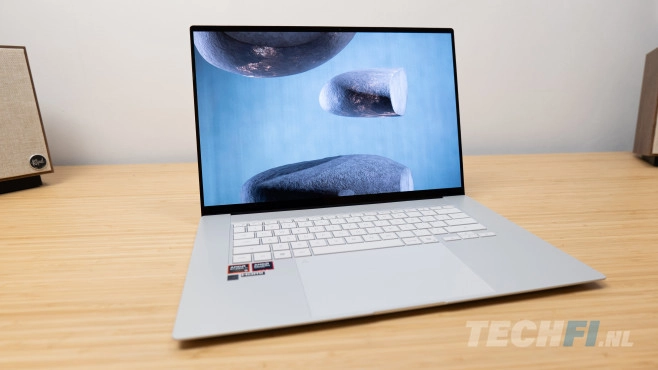 De 'nieuwe' AMD-processor van de Zenbook S 16 (2026) is amper het vermelden waard, maar het betere beeldscherm en afstelling zijn dat zeker wel. Hierdoor is de nieuwe editie van een al begerenswaardige laptop nog aantrekkelijker.&nbsp;