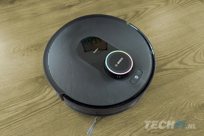 De Bosch Spotless Max Cam is het topmodel van de eerste samenwerking met Ecovacs. Deze robotstofzuiger zuigt en dweilt prima, maar navigatie, objectherkenning en de app zijn ondermaats.