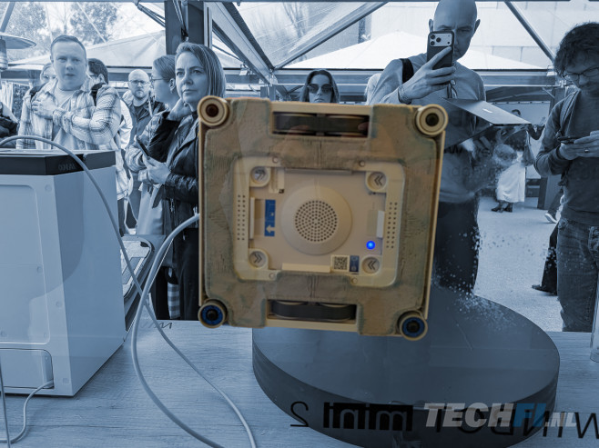 De huishoudrobots van Ecovacs zijn er voor vloeren, grasvelden en ramen. Of raamreinigers net zo'n succes gaan worden als robotstofzuigers gaat ons benieuwen.