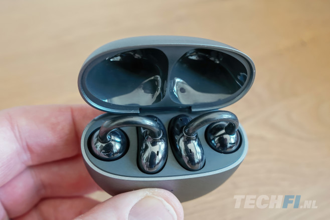 De Huawei FreeClip heeft een bijzonder design, dat om je oor buigt en eerder als een sieraad dan een hoofdtelefoon oogt.