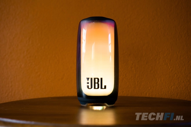 Of je nu voor een rustig avondje gaat of een gezellig feestje, de JBL Pulse 5 is een echte sfeermaker.