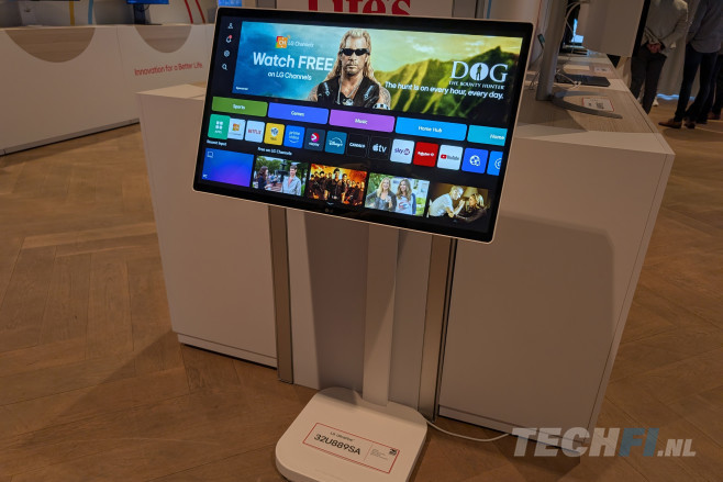 De LG 32U889SA is een verrijdbare, verstelbare monitor met touchbediening en smart tv-functies dankzij webOS.&nbsp;
