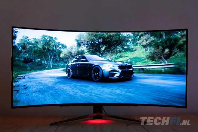 Met een 800R curve en 45 inch diagonaal is de LG UltraGear 45GR95QE een OLED-monitor die direct indruk maakt.