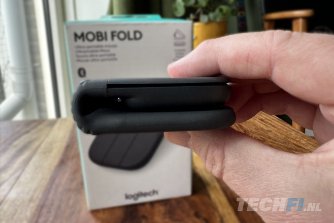 De Logitech Mobi Fold is een muis voor mee op reis, die je zeer compact kunt dubbelvouwen.