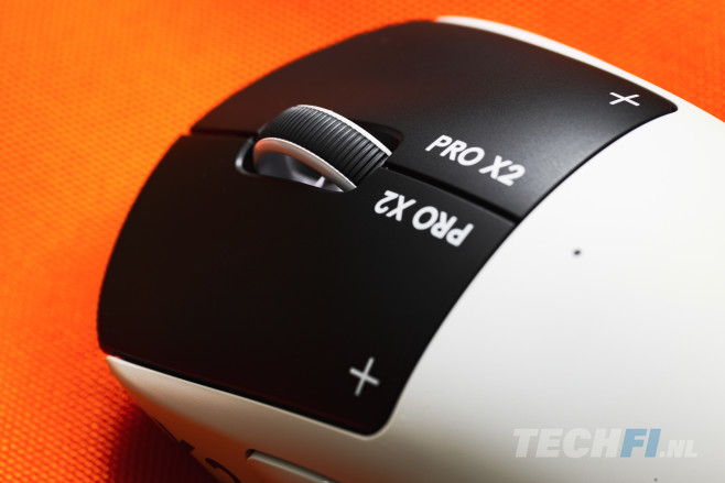 De Logitech G Pro X2 Superstrike heeft een ander kleurstelling, maar dezelfde vorm als zijn voorganger - de grote vernieuwing zit onder de hoofdtoetsen.