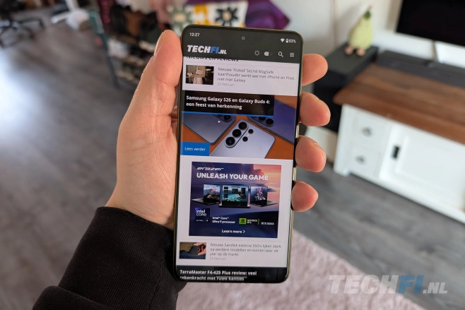De Motorola Signature onderscheidt zich van andere high-end smartphones met zijn relatief lage gewicht, en afwijkende keuzes op het gebied van afwerking en materialen. Daardoor heeft het een eigen karakter, terwijl de prestaties meedoen met de top.