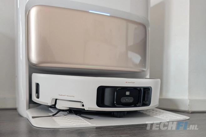 De MOVA V50 Ultra Complete doet zijn naam eer aan met een zeer complete leveringsomvang &eacute;n met een indrukwekkend arsenaal aan reinigingsopties, waaronder warm water en twee verschillende schoonmaakmiddelen.