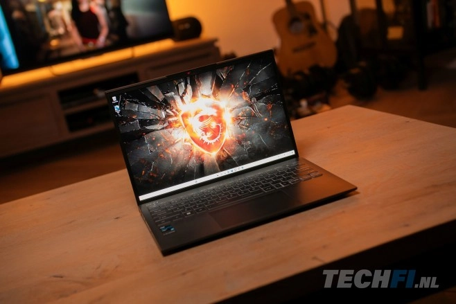 De MSI Prestige 13Evo A13M weegt nipt minder dan 1 kilo schoon aan de haak.
