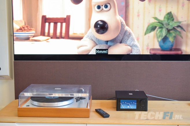 De NAD C 700 V2 is een compacte, luxe versterker met uitgebreide streamingfunctionaliteit en een HDMI eARC-aansluiting om TV-geluid weer te geven.&nbsp;