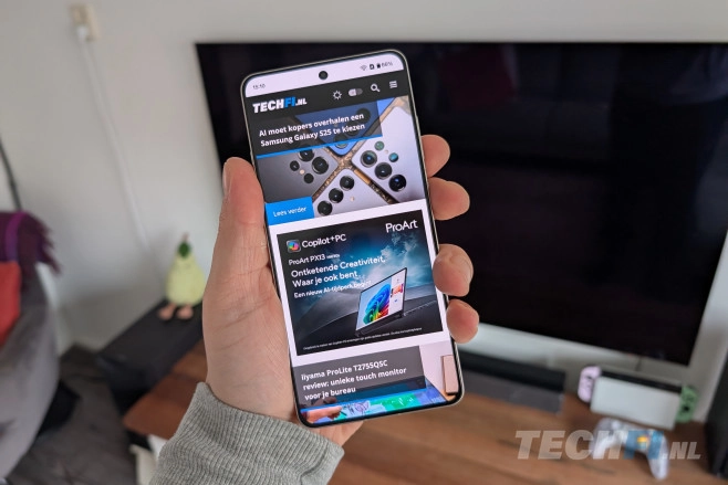 De OnePlus 13R heeft veel gemeen met de OnePlus 12, maar lijkt qua gevoel in gebruik eerder op de OnePlus 13. Alleen de camera's zijn duidelijk minder dan bij het &eacute;chte vlaggenschip.