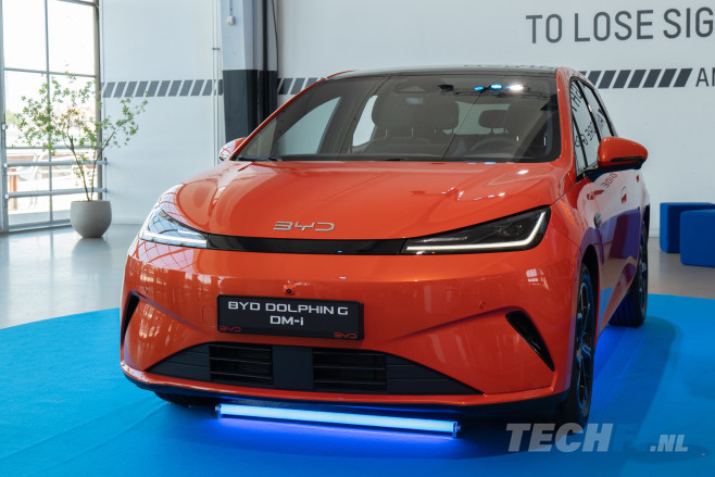 De BYD Dolphin G DM-i is een plug-in hybride auto die een zeer laag verbruik claimt te combineren met een groot bereik en een bescheiden aanschafprijs.