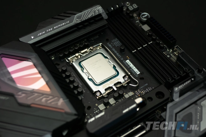 De Intel Core i9-14900K past op bestaande moederborden die uitkwamen bij de 12e en de 13e generatie, zoals deze <a href="https://rog.asus.com/nl/motherboards/rog-strix/rog-strix-z790-e-gaming-wifi-model/" target="_blank">ASUS ROG Strix Z790-E Gaming WiFi</a>. Een BIOS update is wel noodzakelijk.