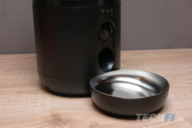 De Philips PAW5320 is een voerautomaat met app &eacute;n ingebouwde camera. Zo kan je op afstand een oogje in het zeil houden en krijg je een melding bij bewegingen.
