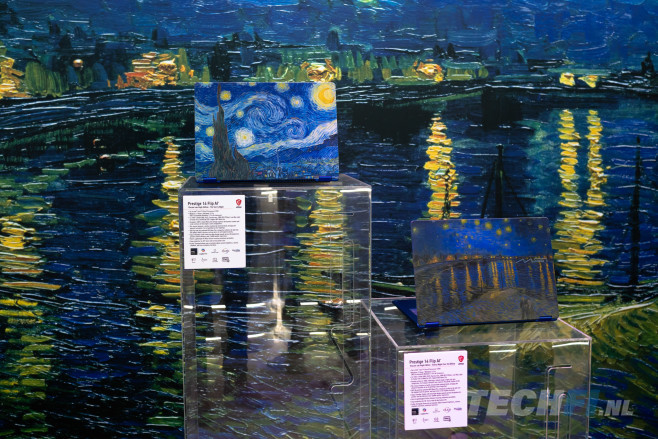 De twee MSI laptops met Van Gogh kunst stonden op een sokkel op Computex, uiteraard.